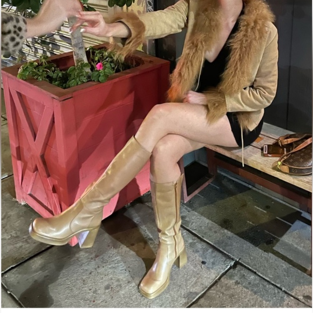 Steve Madden Fanatik Tan Platform Side Zipper Boots. Size 9M